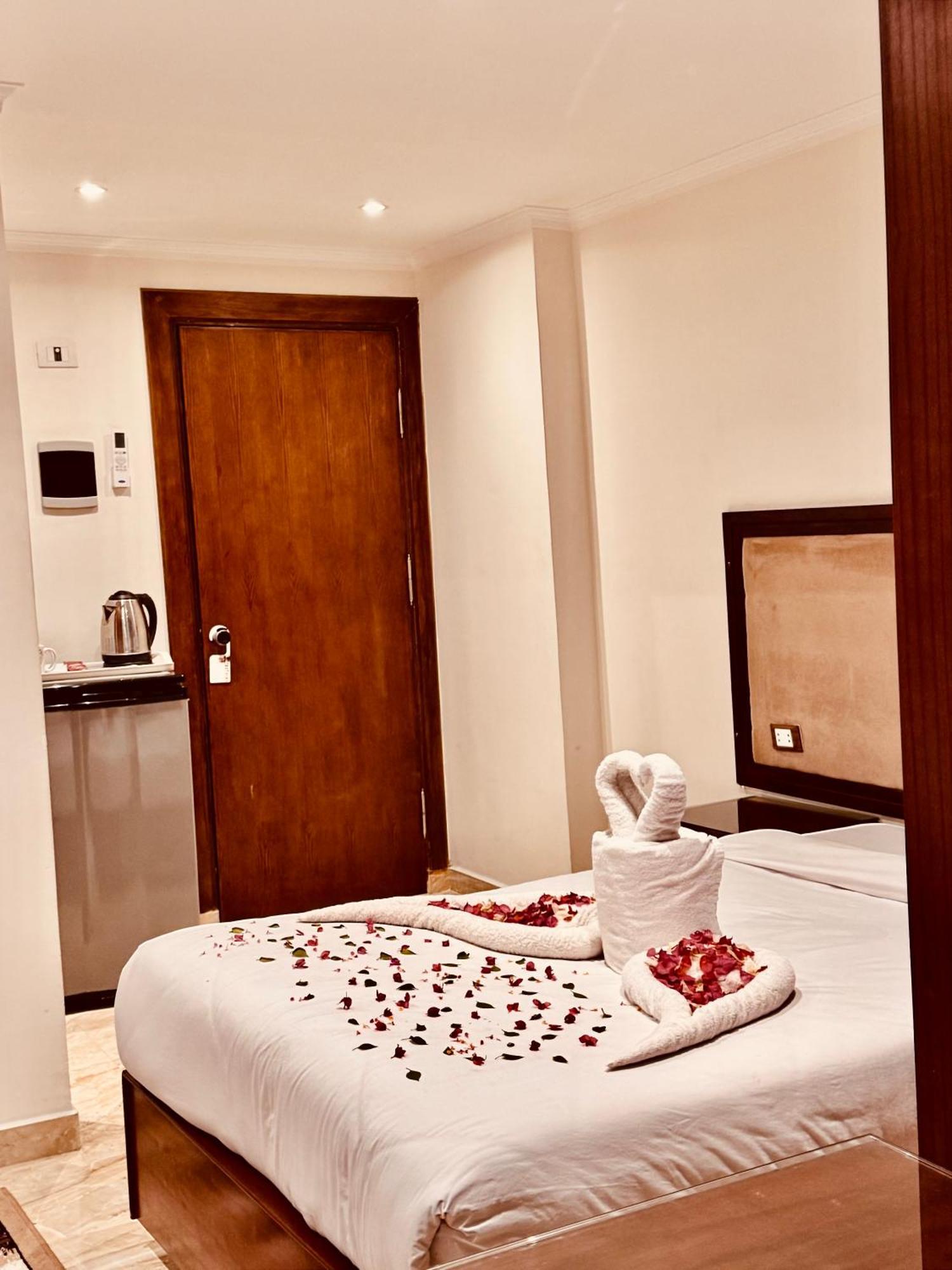 Flower Pyramids Inn Kafret el-Gabal 外观 照片